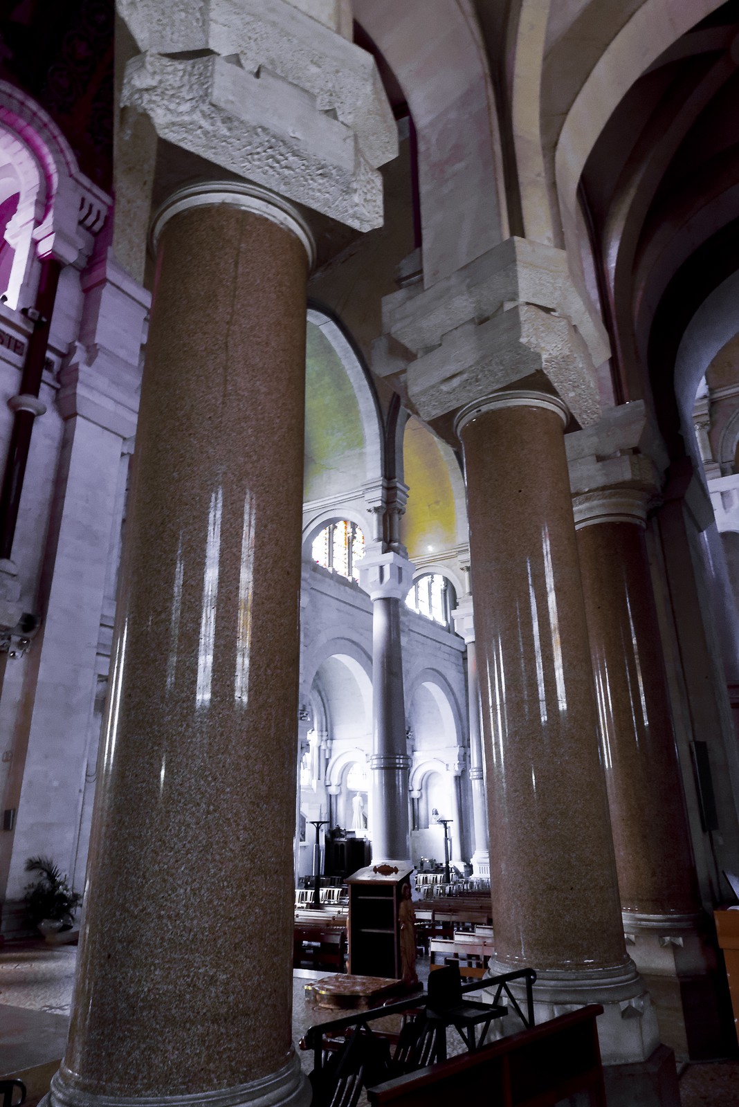 Intérieur de la basilique du Sacré-Coeur de Marseille