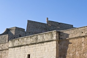 Marseille, fort Saint-Nicolas (1664-architecte : Clerville), vue des remparts en contre-plongée