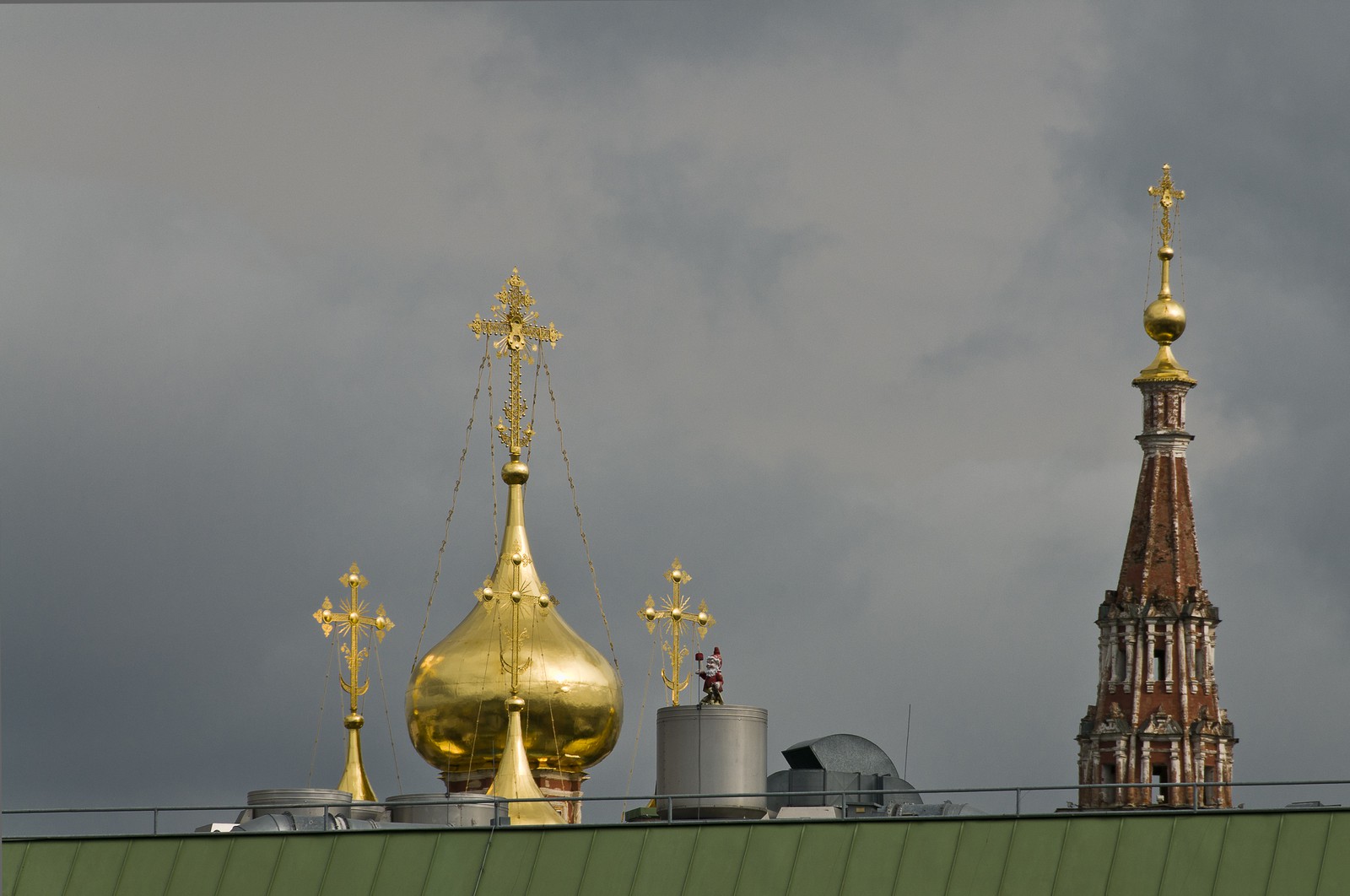 Bulbes d'église et nain de jardin