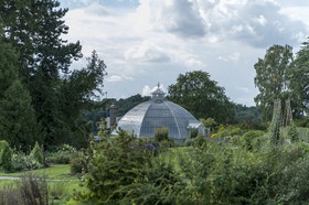 Serre dans un jardin botanique