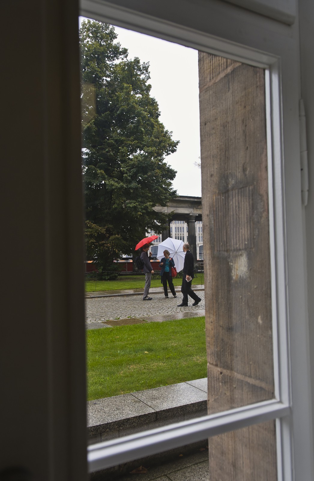 Conversation sous la pluie