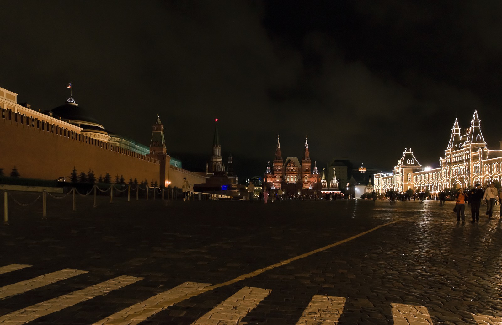 La Place Rouge de nuit