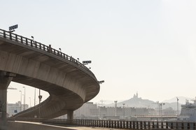 Passerelle d'autoroute