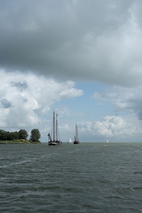 Bateaux sous les nuages