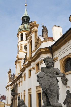 Façade de Notre-Dame de Lorette