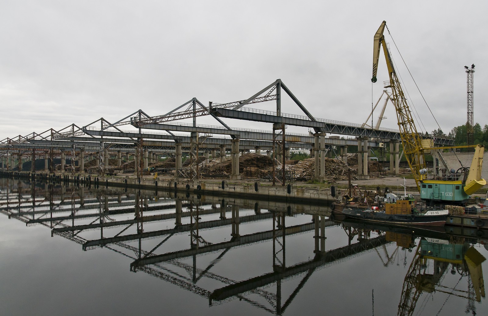 Port fluvial sur le Svir
