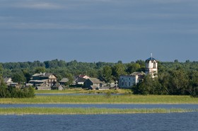 Village sur le lac Onega