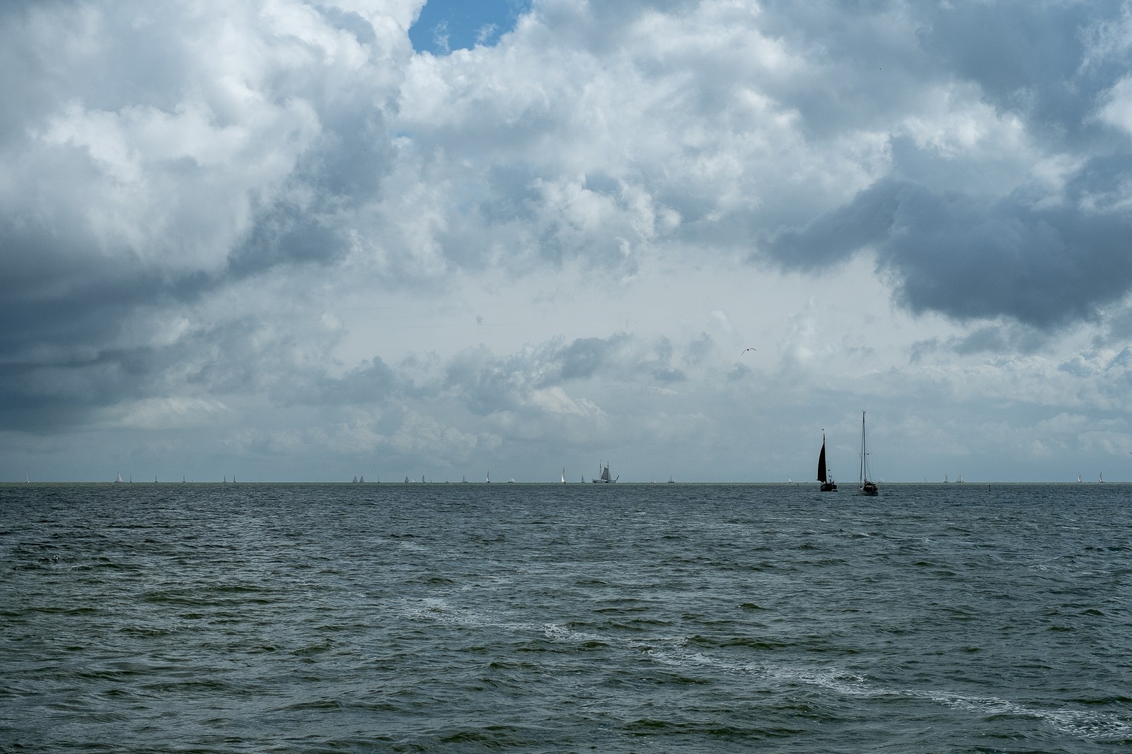 L'IJsselmeer sous les nuages