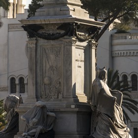 Monument à Cavour