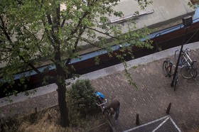 Cycliste sur le quai