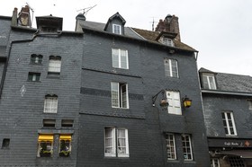 Façades d'ardoise à Honfleur
