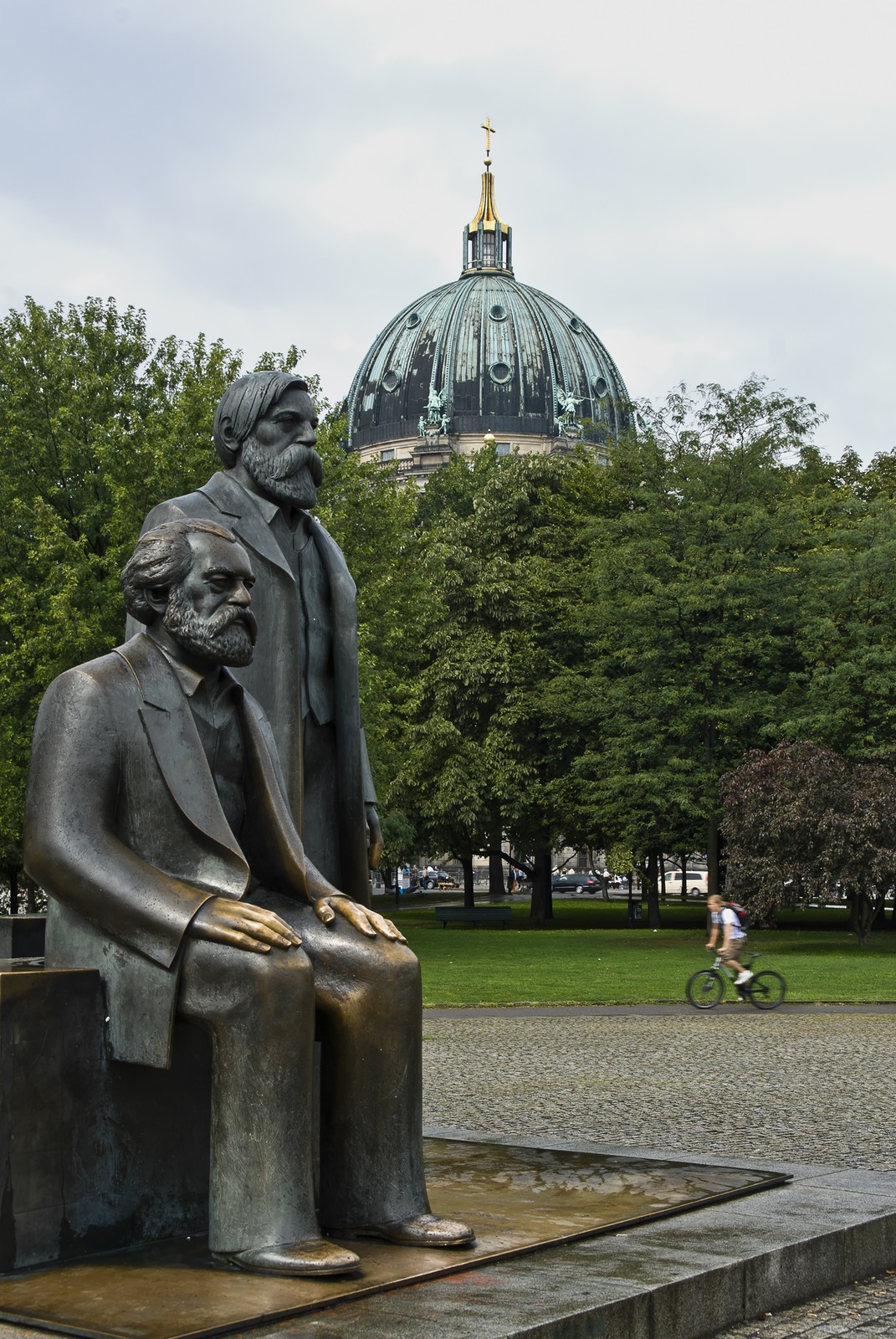 Monument à Karl Marx et Friedrich Engels
