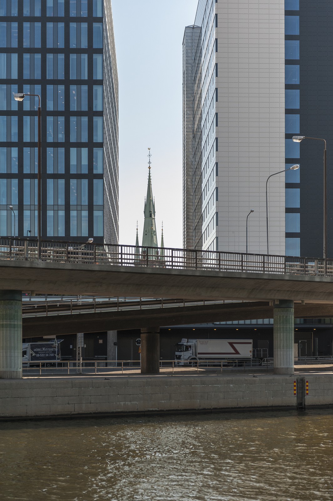 Clocher et immeubles