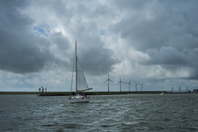 Plaisance sous les nuages